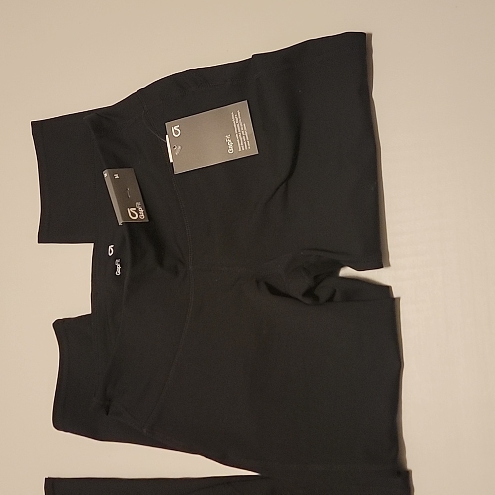 GapFit NWT Black Leggings.  Medium in Size.